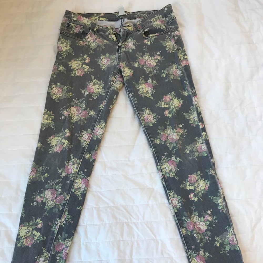Floral Jeans ✨🌸🍃